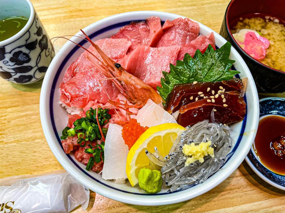 Hotel Associa Shizuoka Eksteriør bilde A bowl of sashimi