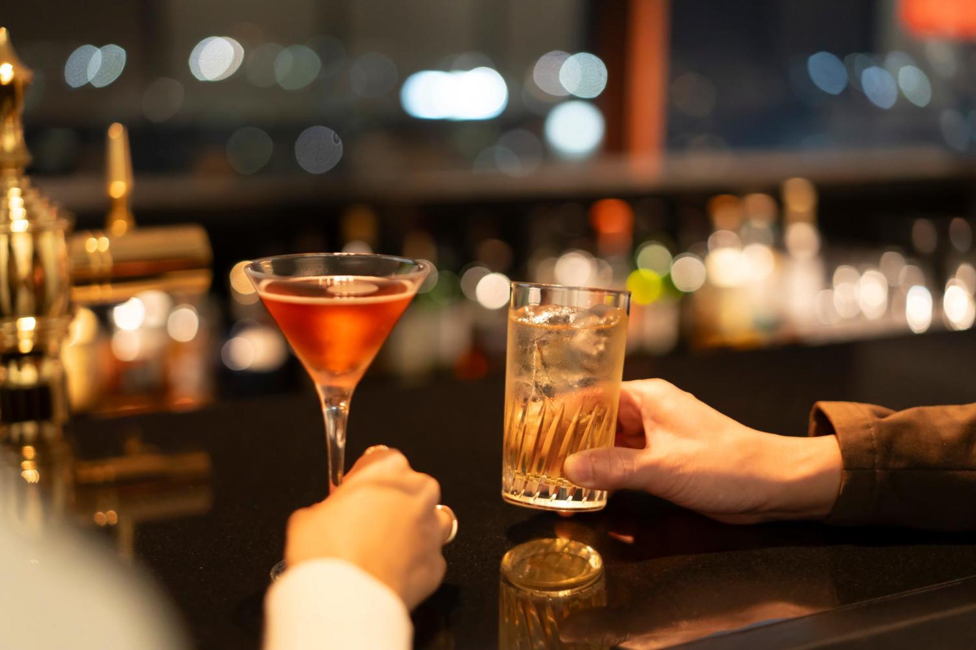 Hotel Associa Shizuoka Eksteriør bilde A bartender serving drinks
