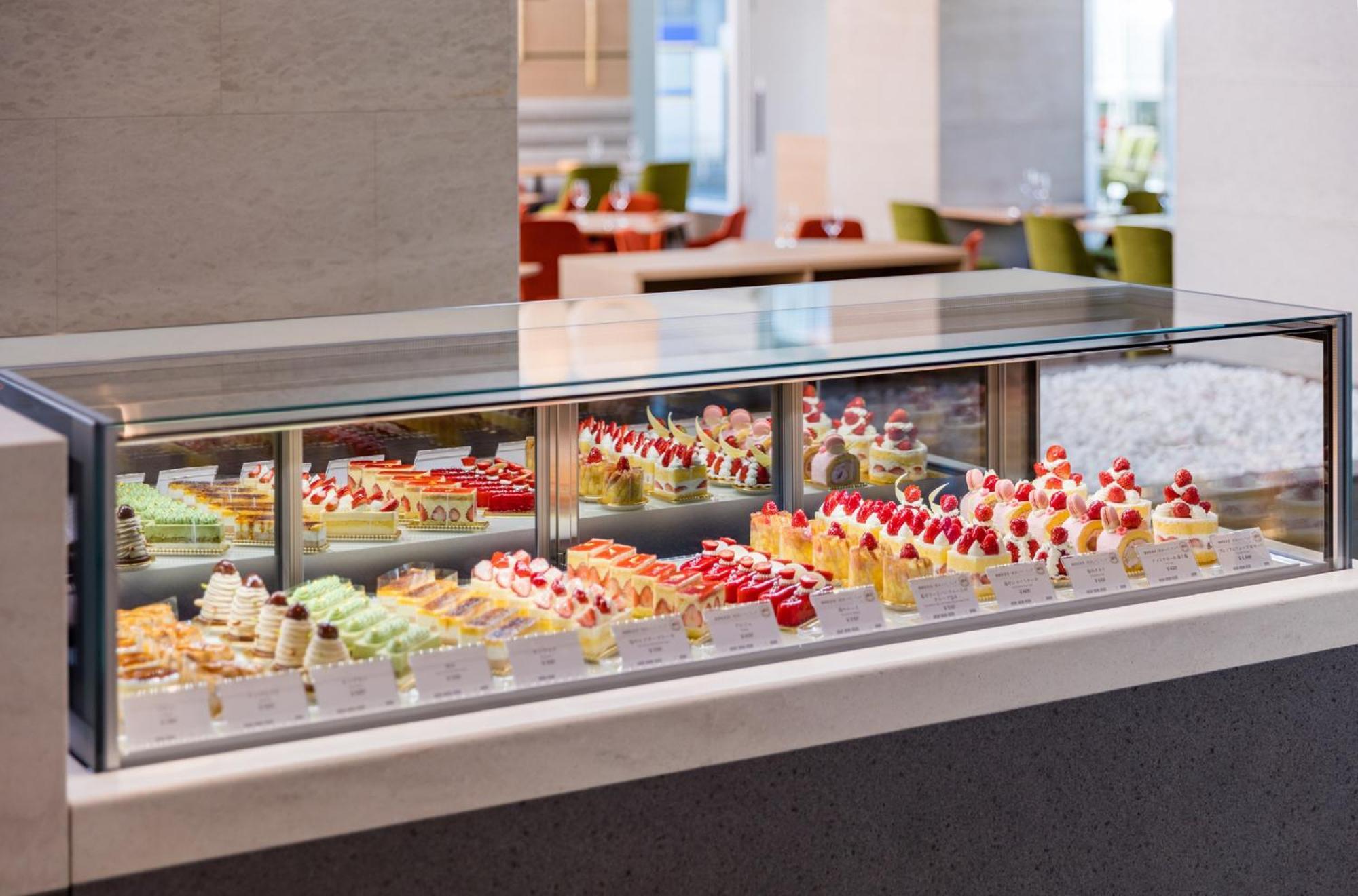 Hotel Associa Shizuoka Eksteriør bilde A display case of gelato